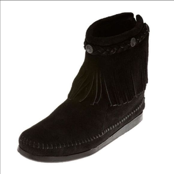 Minnetonka Shoes - Minnetonka Black Leather Fringe High Top Back Zip Boot Womens Size 6